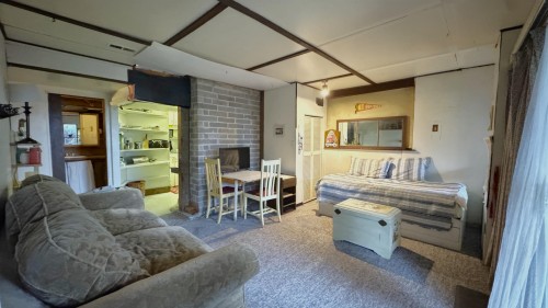 2071 Deep Cove Road, North Vancouver, BC 