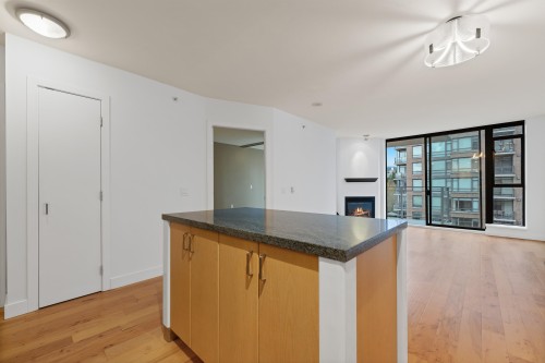 805-175 1St Street W, North Vancouver, BC 