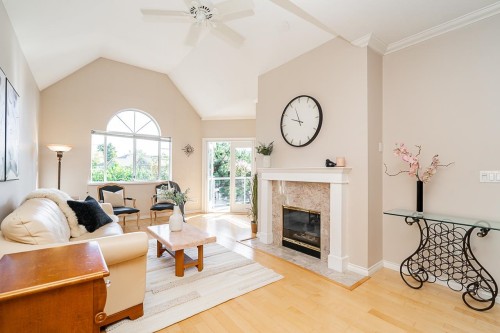 201-25 Richmond Street, New Westminster, BC 