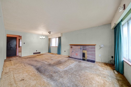 5284 Slocan Street, Vancouver, BC 