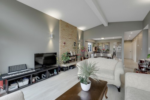 2624 Kitchener Street, Vancouver, BC 