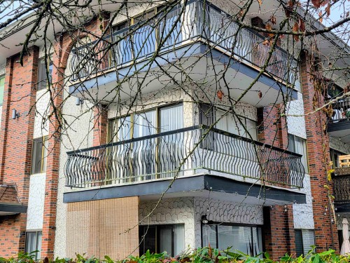 208-214 15Th Street E, North Vancouver, BC 