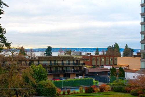 301-1455 Duchess Avenue, West Vancouver, BC 