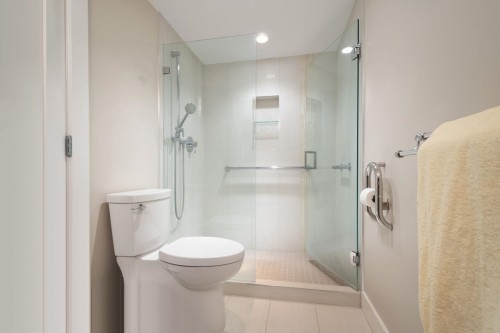 301-1455 Duchess Avenue, West Vancouver, BC 