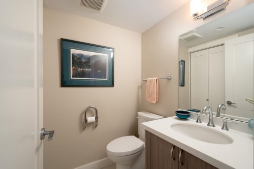 301-1455 Duchess Avenue, West Vancouver, BC 