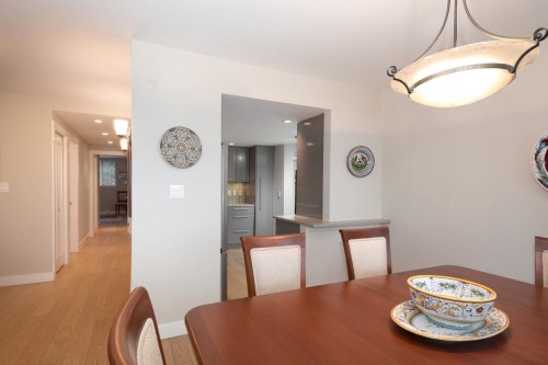 301-1455 Duchess Avenue, West Vancouver, BC 