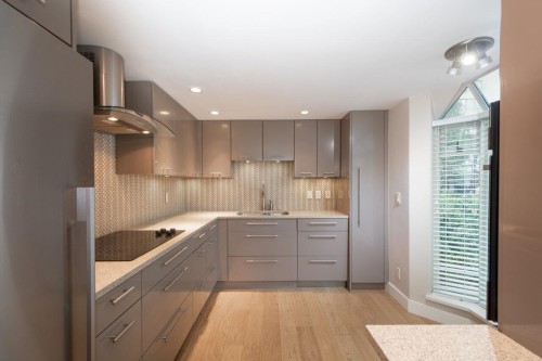 301-1455 Duchess Avenue, West Vancouver, BC 