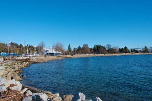 301-1455 Duchess Avenue, West Vancouver, BC 