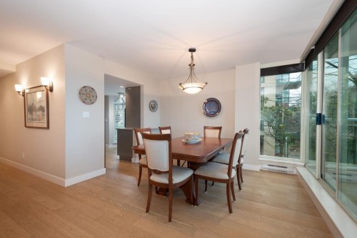 301-1455 Duchess Avenue, West Vancouver, BC 