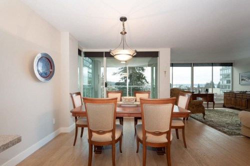 301-1455 Duchess Avenue, West Vancouver, BC 