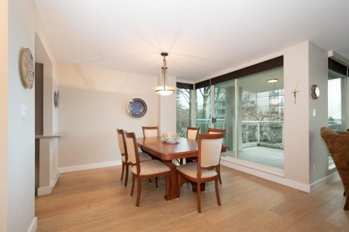 301-1455 Duchess Avenue, West Vancouver, BC 