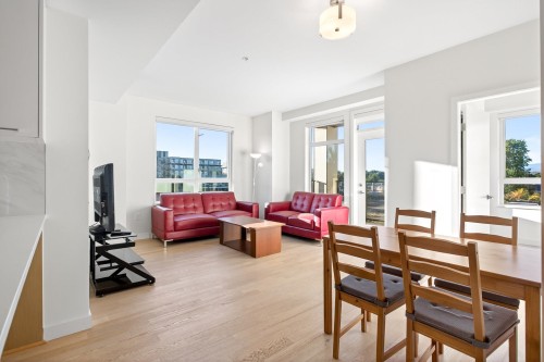 325-4033 May Drive, Richmond, BC 