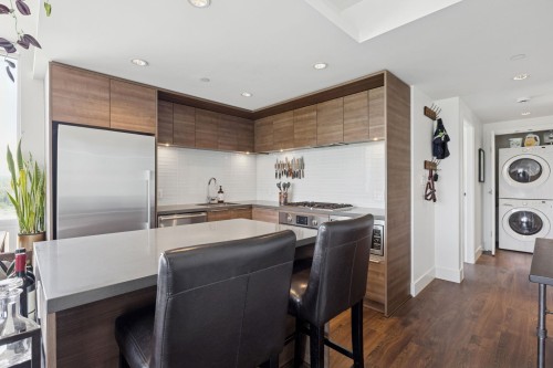 1702-1550 Fern Street, North Vancouver, BC 