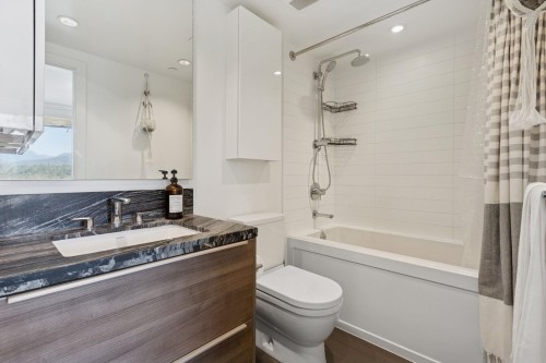 1702-1550 Fern Street, North Vancouver, BC 