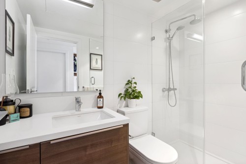 1702-1550 Fern Street, North Vancouver, BC 