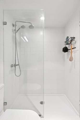 1702-1550 Fern Street, North Vancouver, BC 