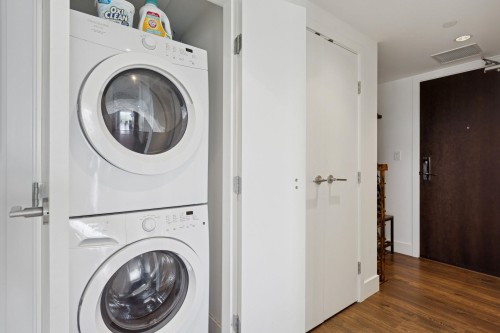 1702-1550 Fern Street, North Vancouver, BC 