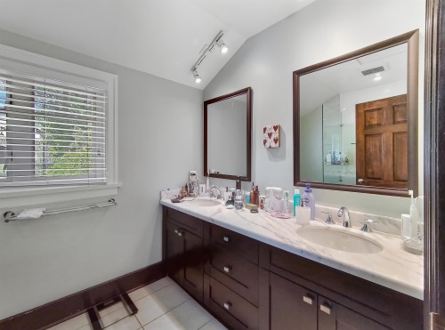 3521 39Th Avenue W, Vancouver, BC 