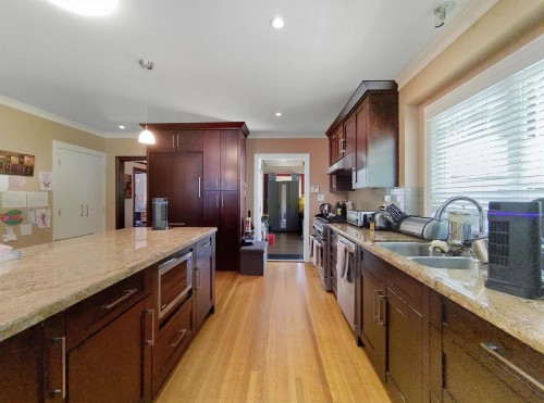 3521 39Th Avenue W, Vancouver, BC 