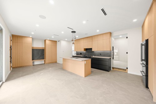 1-2091 20Th Avenue E, Vancouver, BC 