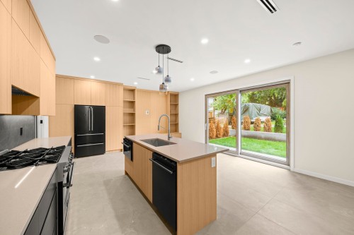 1-2091 20Th Avenue E, Vancouver, BC 