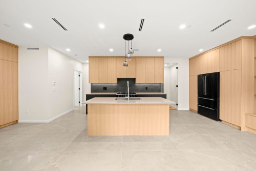 1-2091 20Th Avenue E, Vancouver, BC 