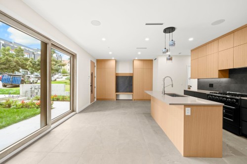 1-2091 20Th Avenue E, Vancouver, BC 