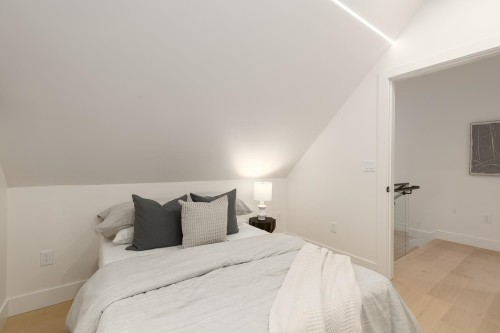 1-3508 Pender Street E, Vancouver, BC 