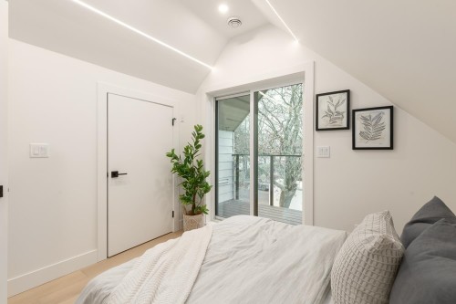 1-3508 Pender Street E, Vancouver, BC 