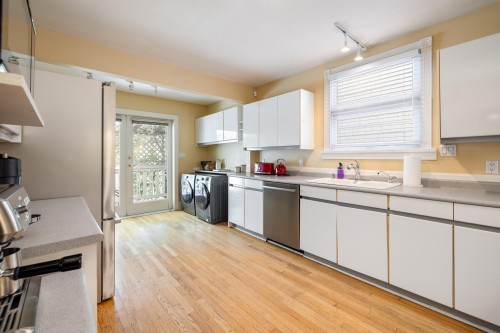 4343 11Th Avenue, Vancouver, BC 