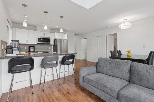 301-5000 Imperial Street, Burnaby, BC 