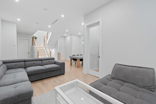 5499 Manor Street, Burnaby, BC 