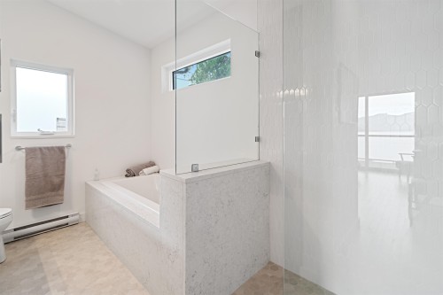 1829 North Road, Gibsons, BC 