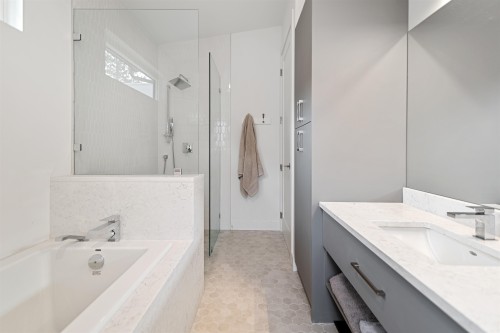 1829 North Road, Gibsons, BC 