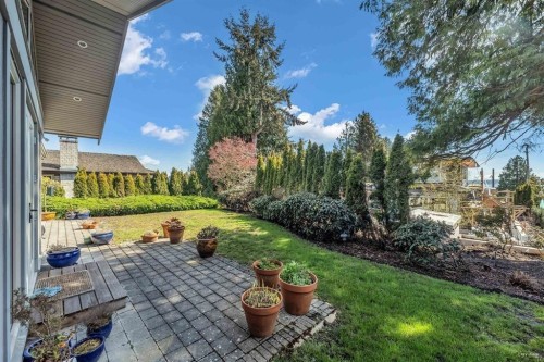 2566 Marine Drive, West Vancouver, BC 