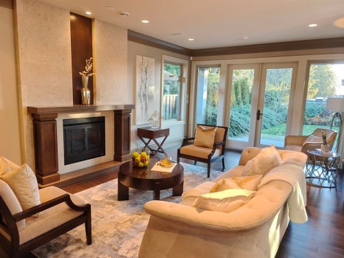 2566 Marine Drive, West Vancouver, BC 