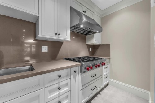 2566 Marine Drive, West Vancouver, BC 