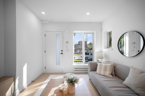 208-2339 34Th Avenue E, Vancouver, BC 