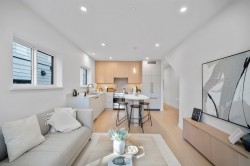 210-2339 34th Avenue E Vancouver, BC V5R 2S6