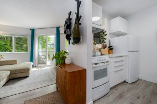 301-29 Nanaimo Street  Vancouver, BC V5L 4Z6