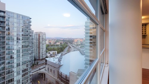 2506-111 Georgia Street W, Vancouver, BC 