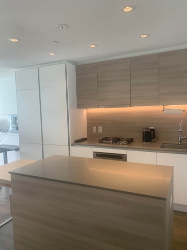 2512-988 Quayside Drive, New Westminster, BC 