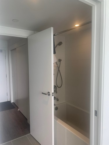 2512-988 Quayside Drive, New Westminster, BC 