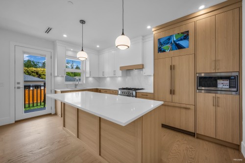 3673 48Th Avenue E, Vancouver, BC 