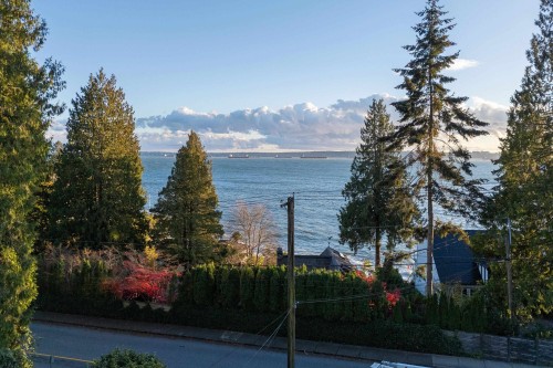 3260 Travers Avenue, West Vancouver, BC 
