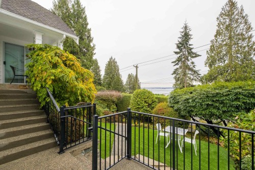 3260 Travers Avenue, West Vancouver, BC 
