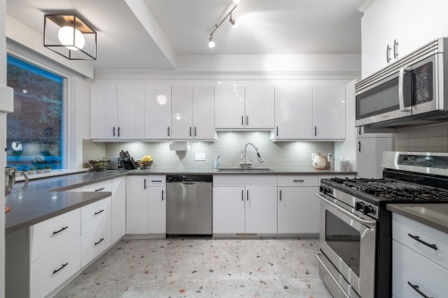 3260 Travers Avenue, West Vancouver, BC 