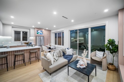 2-3623 Triumph Street, Vancouver, BC 