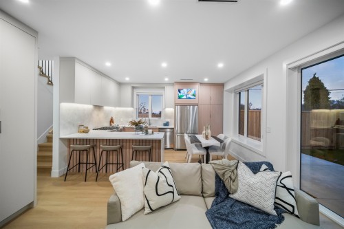 2-3623 Triumph Street, Vancouver, BC 