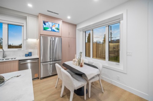 2-3623 Triumph Street, Vancouver, BC 